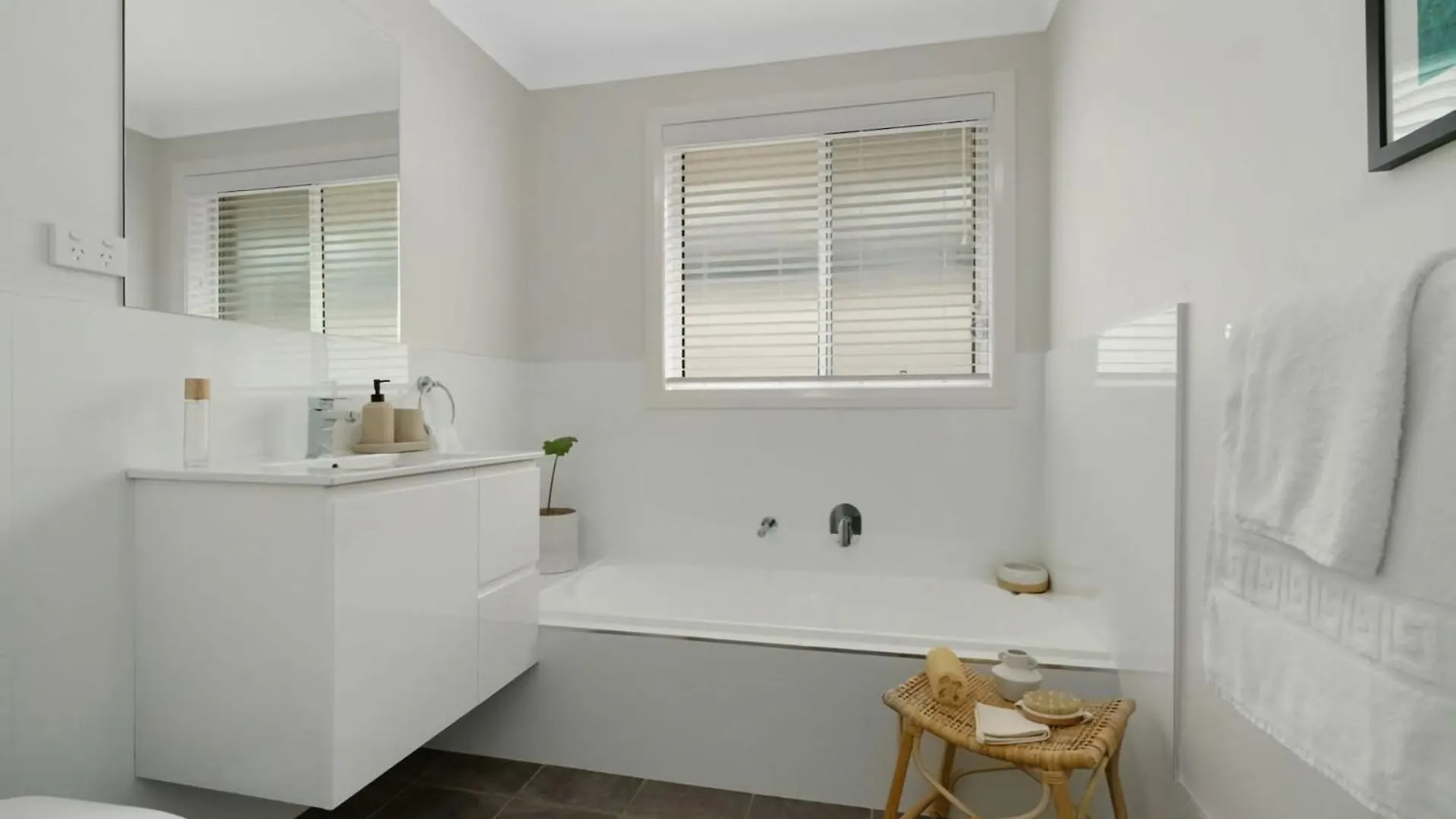 Oscar'S Broulee Beach Luxury Coastal Living Holiday home